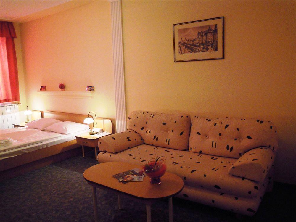 Platan Hotel Debrecen Konforlar fotoğraf